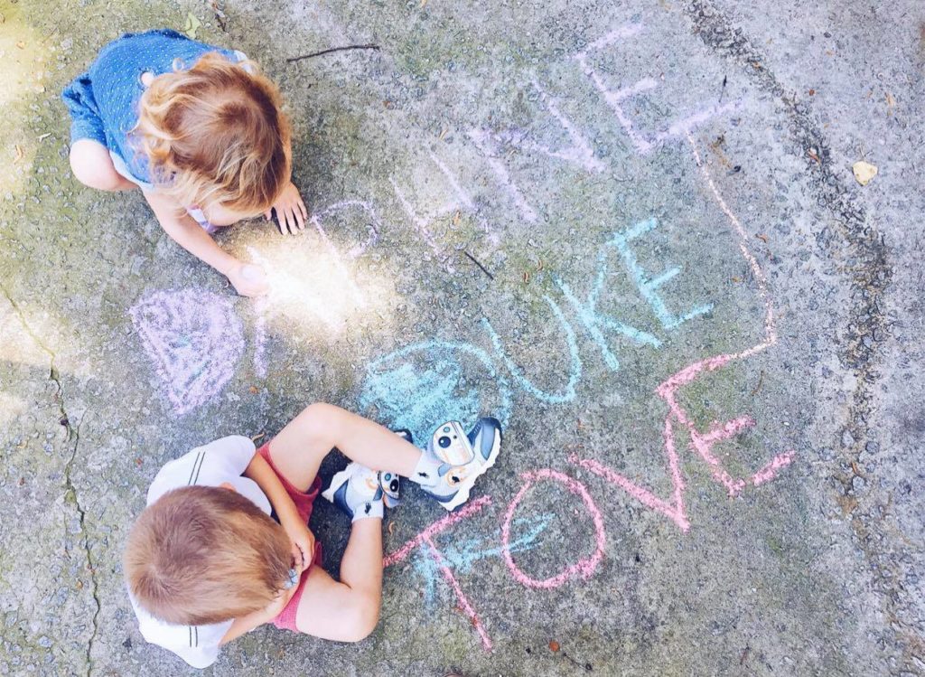 Tove's two host kids wrote their three names with chalk on the concrete.