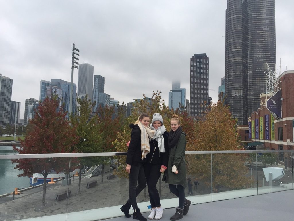 Vanessa and two USA au pair friends posing in front of the Chicago skyline.
